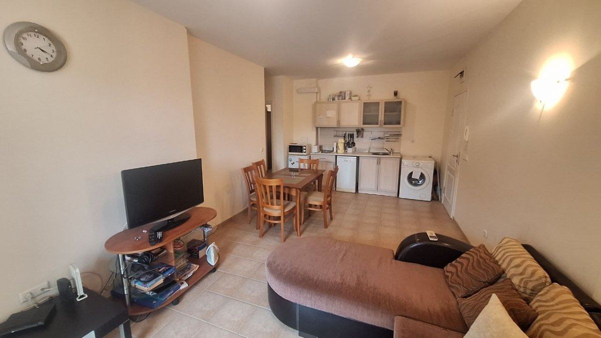 Spacious two-bedroom apartment just meters from the beach in Ravda