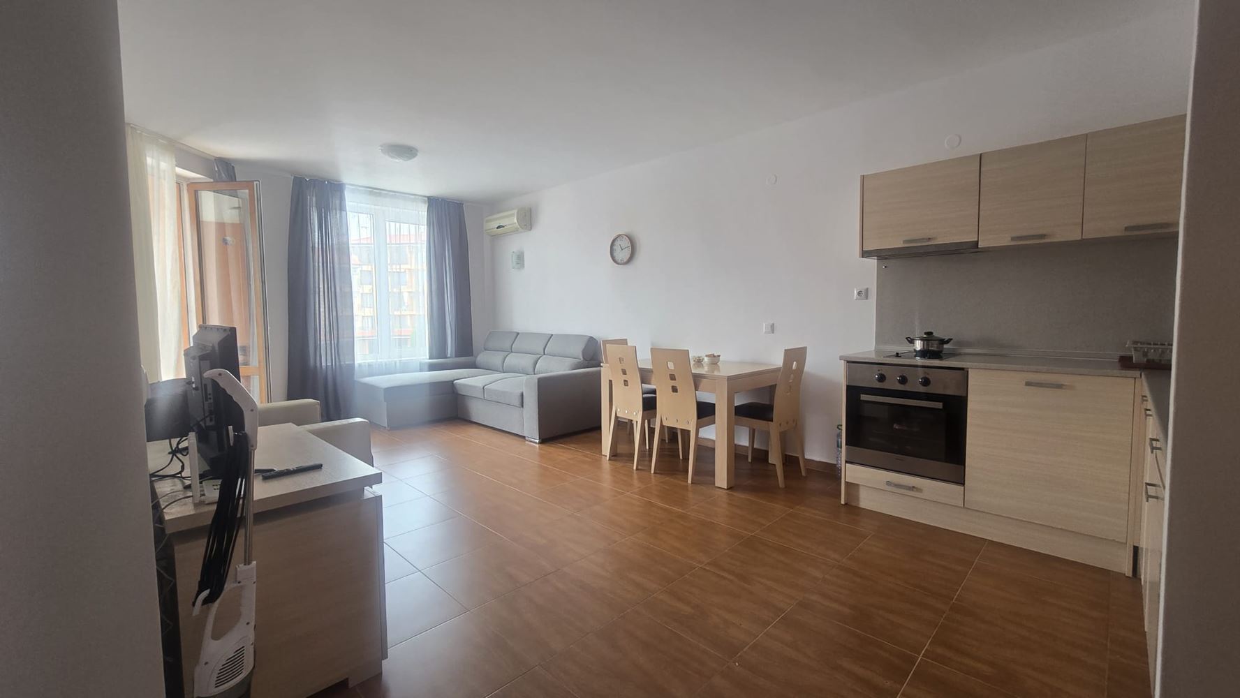 One-Bedroom Apartment with Pool View in Sveti Vlas – Just Steps from the Sea