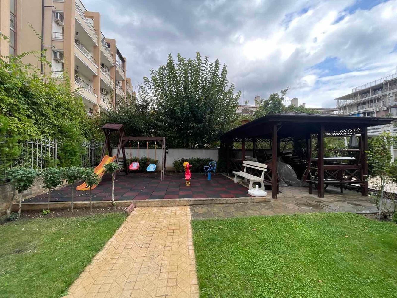 Cozy One-Bedroom Apartment with Pool View in a Quiet Complex in Sunny Beach