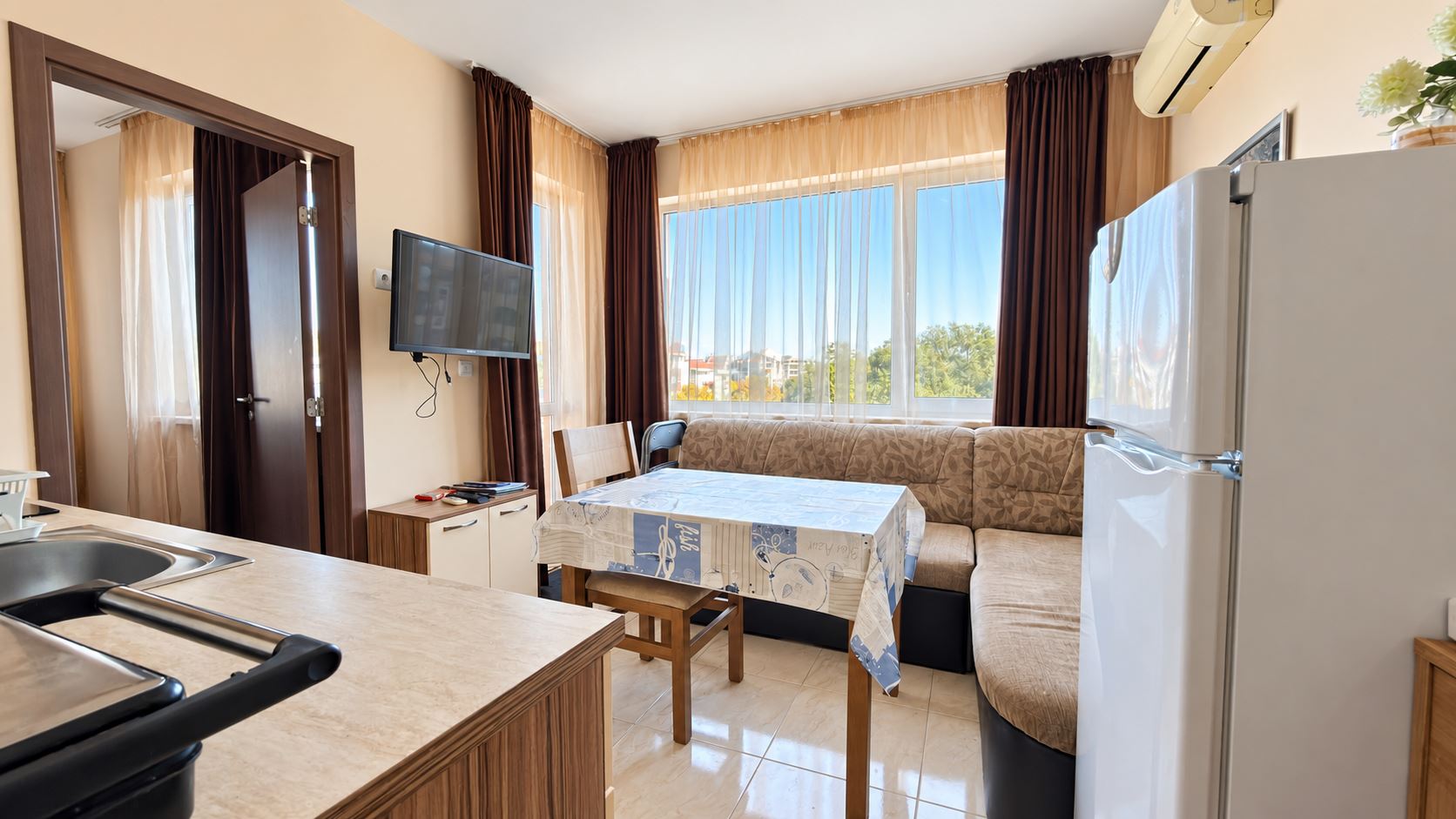 Cosy Small One-Bedroom Apartment in a Complex with a Swimming Pool and 24-Hour Security