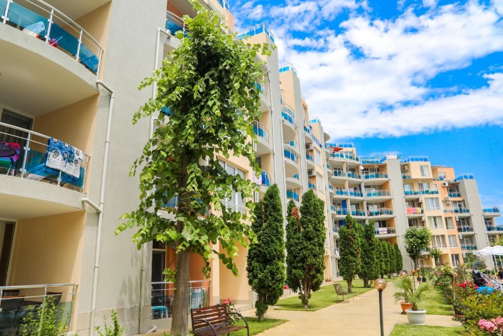 Spacious Two-Bedroom Apartment with Sea View on the First Line in Ravda
