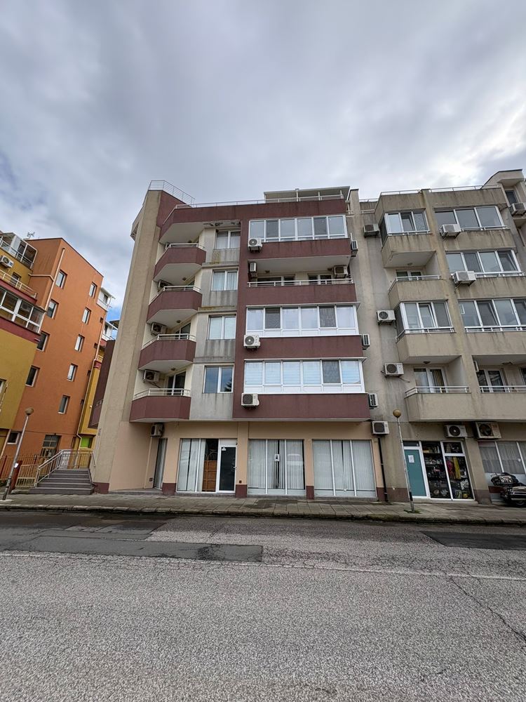 Spacious fully furnished studio in Pomorie – east exposure and excellent location 400 m from the sea