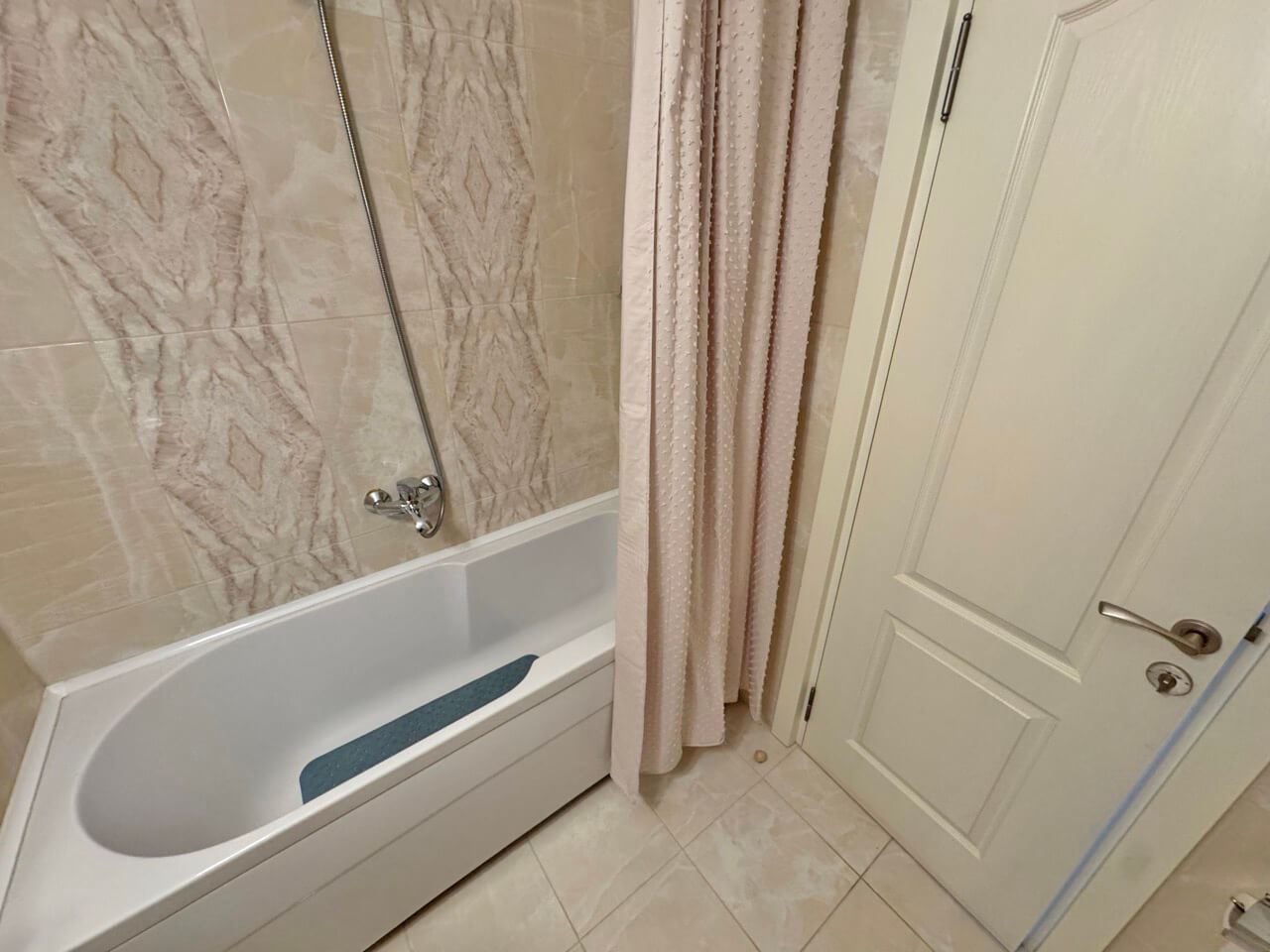 Luxury Two-Bedroom Apartment in an Exclusive Year-Round Complex in Nessebar