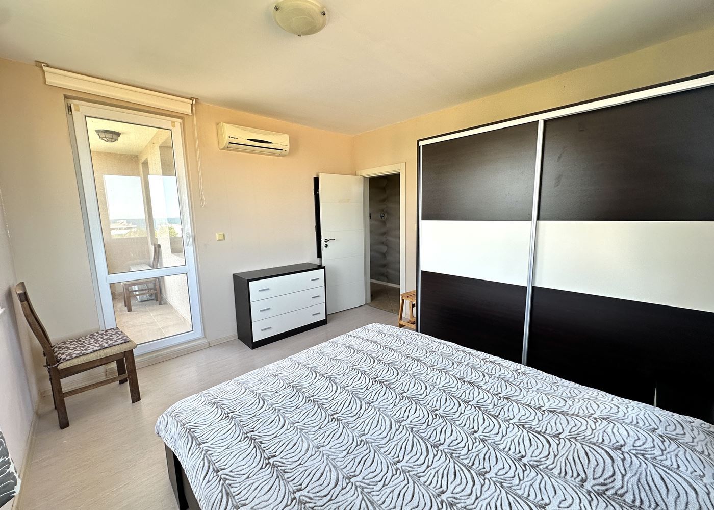 Spacious one-bedroom apartment with panoramic sea view in Chernomorets – a ready home by the sea