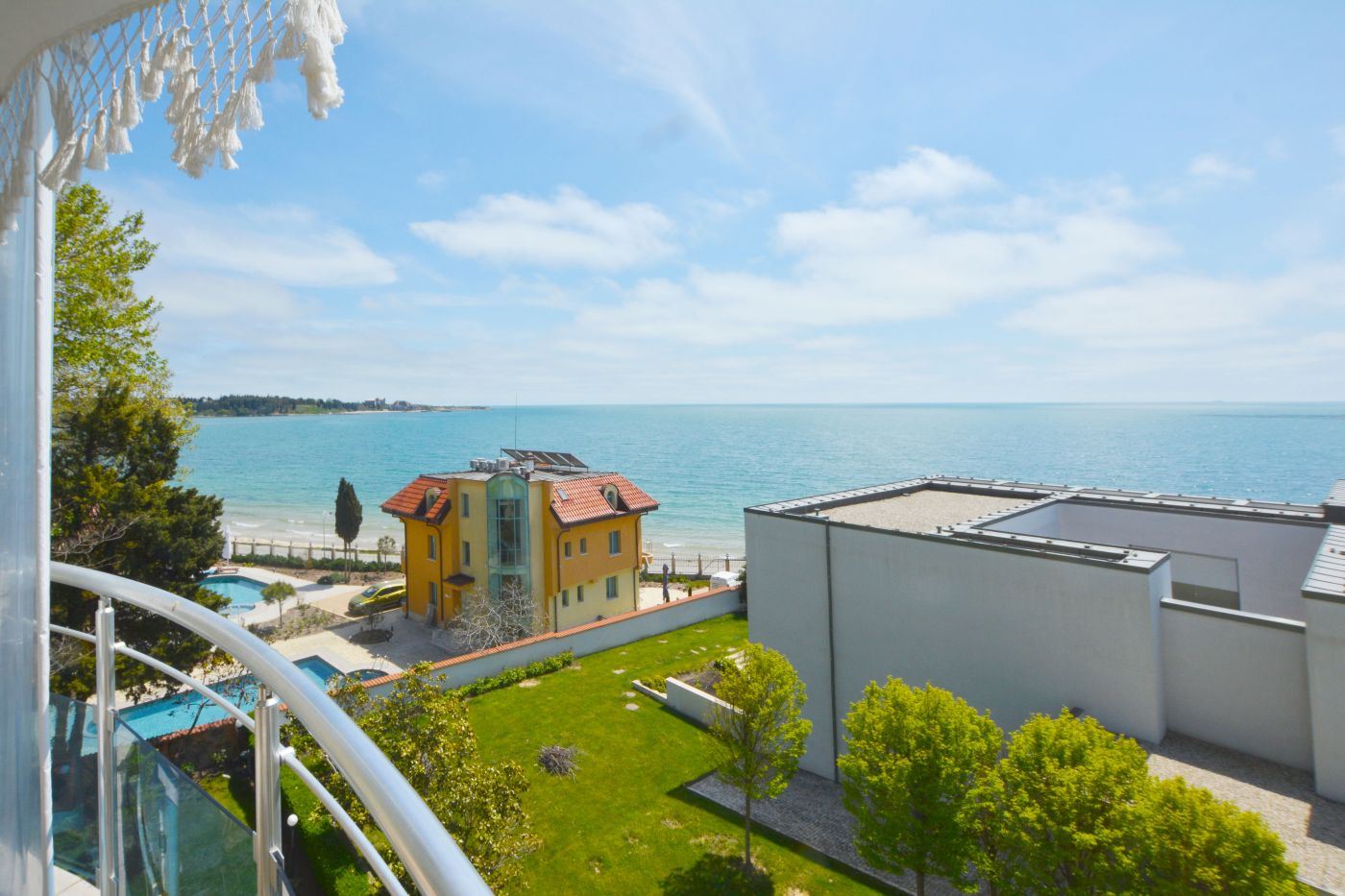 Luxury two-bedroom apartment with sea view on the first line in Ravda – 114 m², two terraces, and full comfort