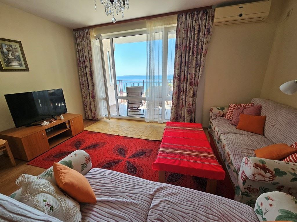 Sveti Vlas, beachfront – panoramic one-bedroom apartment with sea view from every room