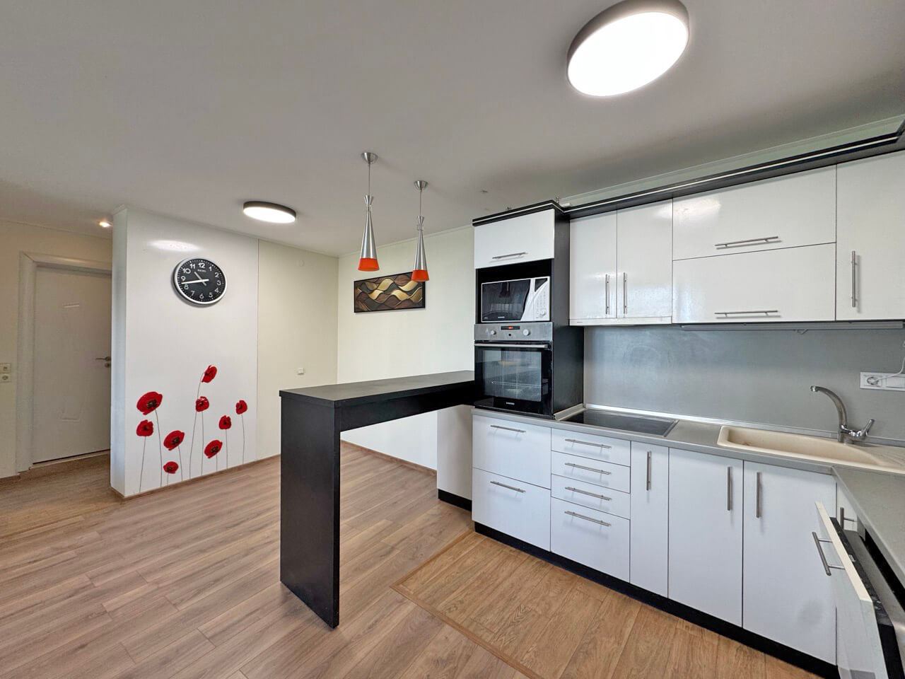 Two-bedroom apartment in a luxury complex on the first line in Sveti Vlas
