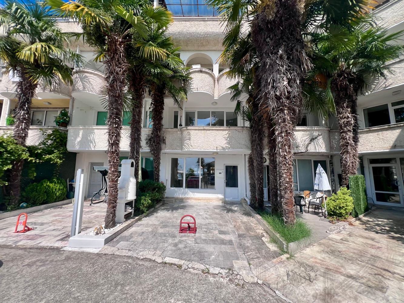 First-line sea property in Ravda – two-bedroom maisonette with sea view and private parking space