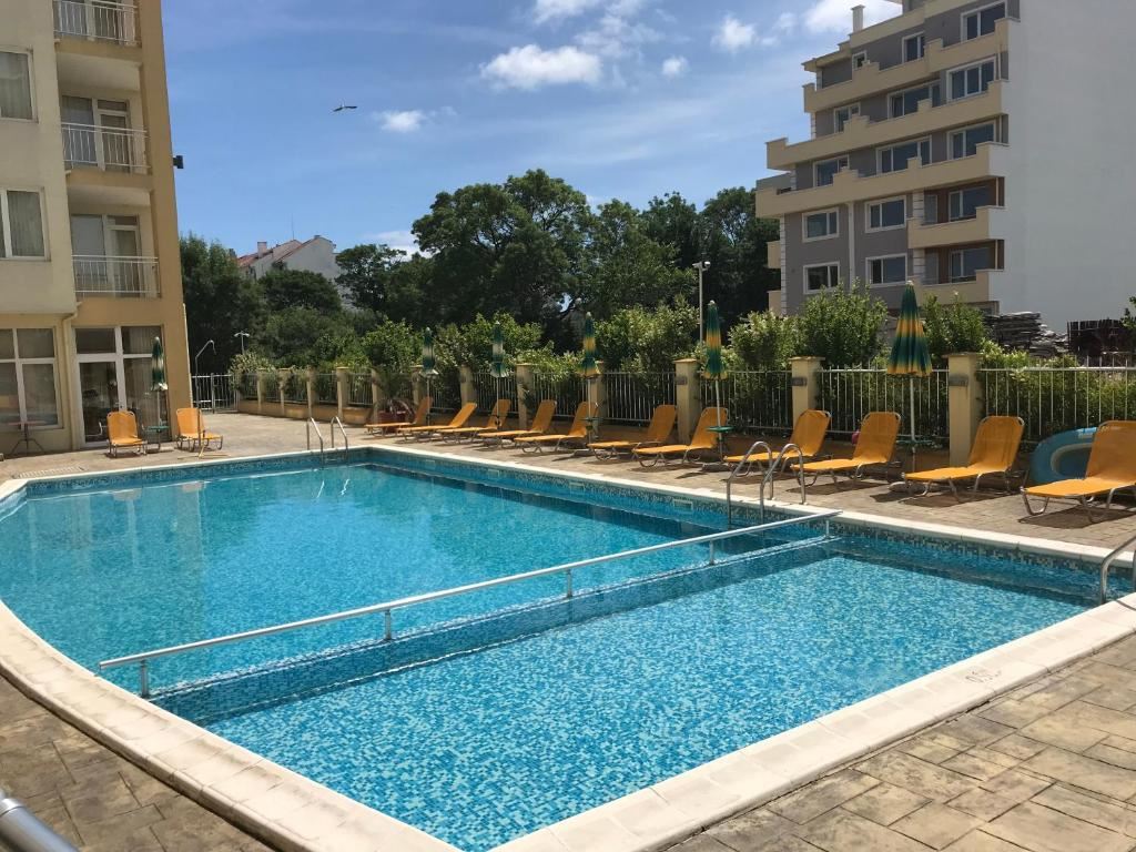 One-bedroom apartment in a complex in Pomorie – 300 m from the beach, excellent investment