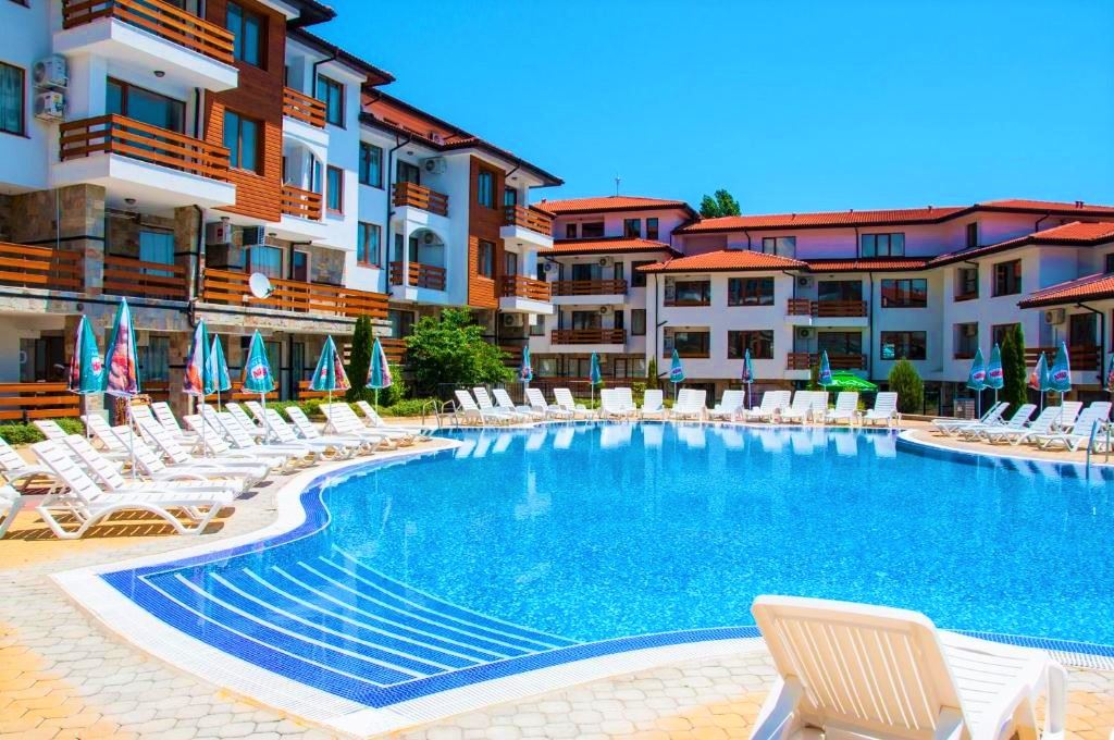 One-bedroom apartment with pool view on the outskirts of Sunny Beach – peace, nature, and year-round comfort