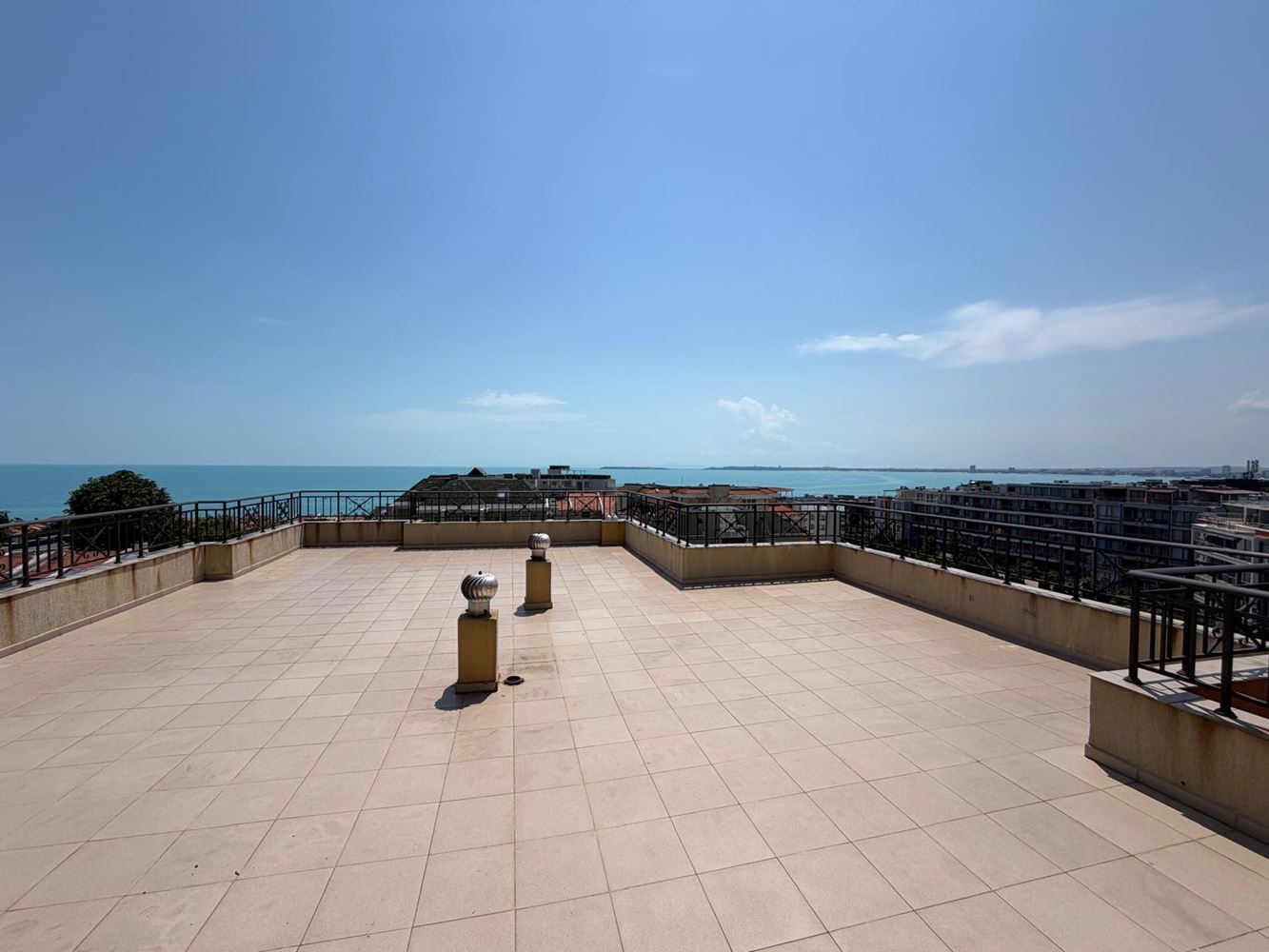 Spacious Apartment with Two Bedrooms and Panoramic Sea View in Sveti Vlas
