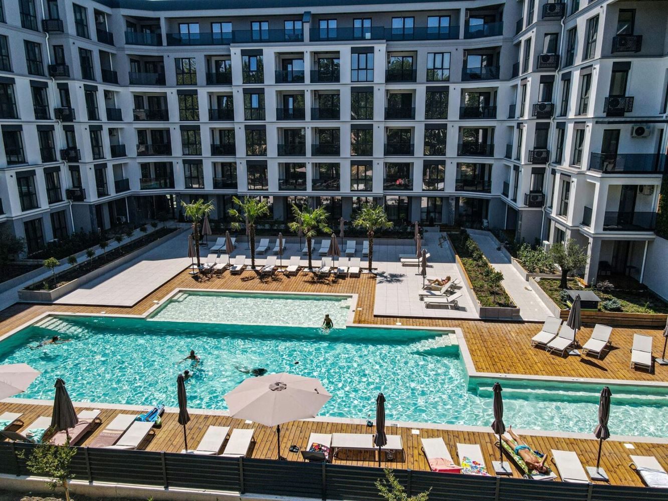 Spacious luxury apartment with three bedrooms and underground parking space in Sunny Beach