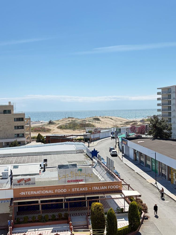 Luxury two-bedroom apartment with sea view 100 meters from the beach in Sunny Beach