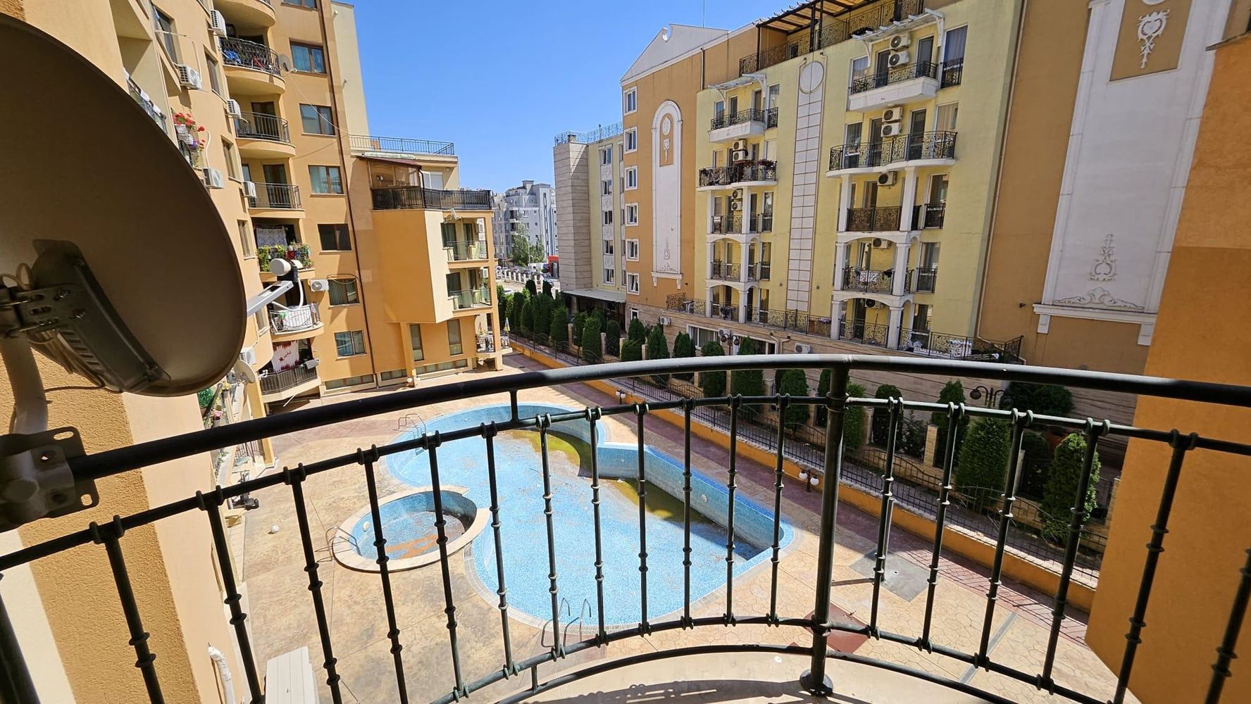Three-room apartment with an excellent area and low maintenance fee in Sunny Beach