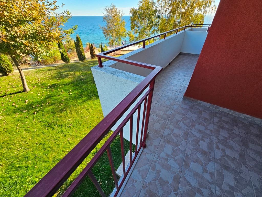 First line in Sveti Vlas – spacious apartment with two bedrooms and excellent infrastructure
