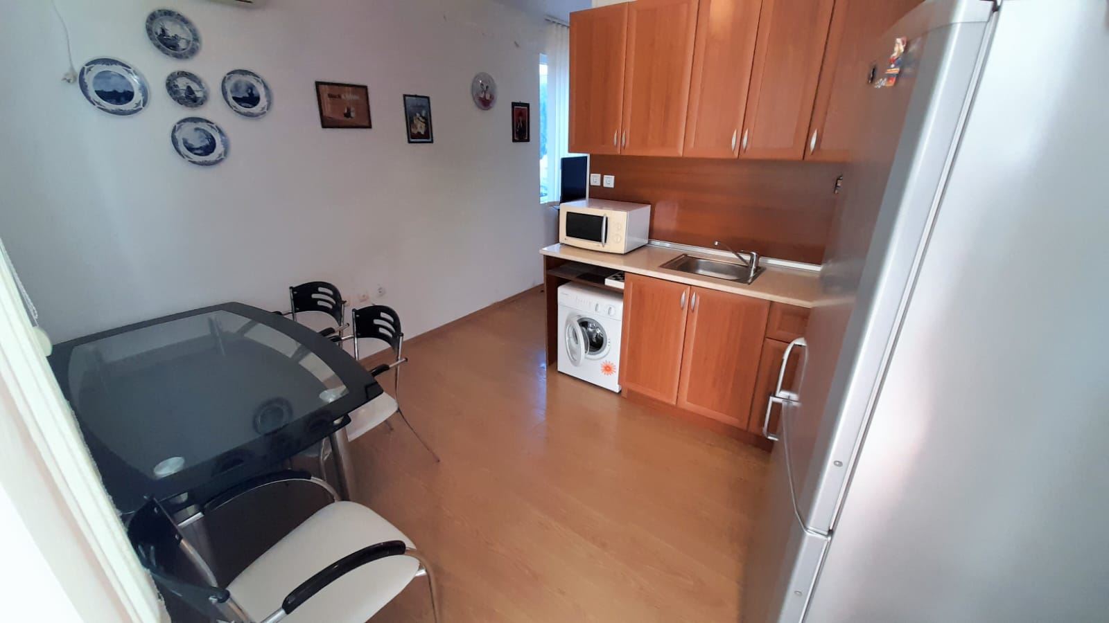 Spacious Studio with Enclosed Terrace and Additional Room – Quiet Location 500 m from the Beach
