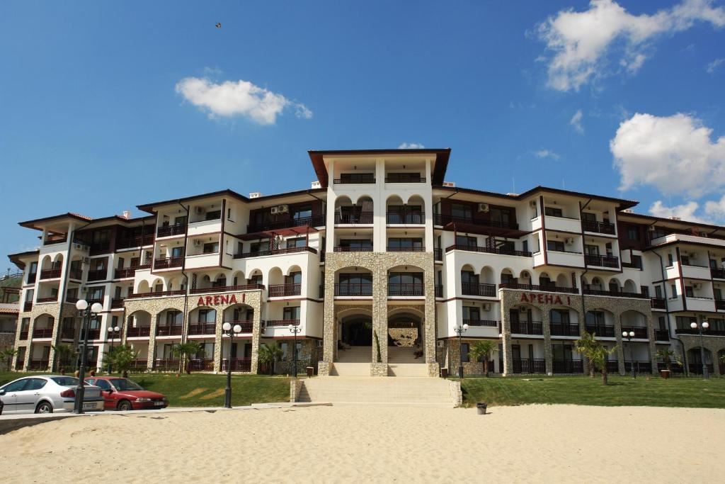 First-Line Apartment in Sveti Vlas – Stylish Property Near the Beach and Marina Dinevi Yacht Port