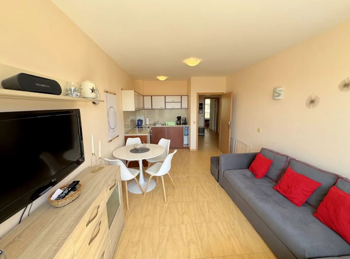 Two-Bedroom Apartment in Sveti Vlas – Panoramic Views and Comfort in a Gated Complex