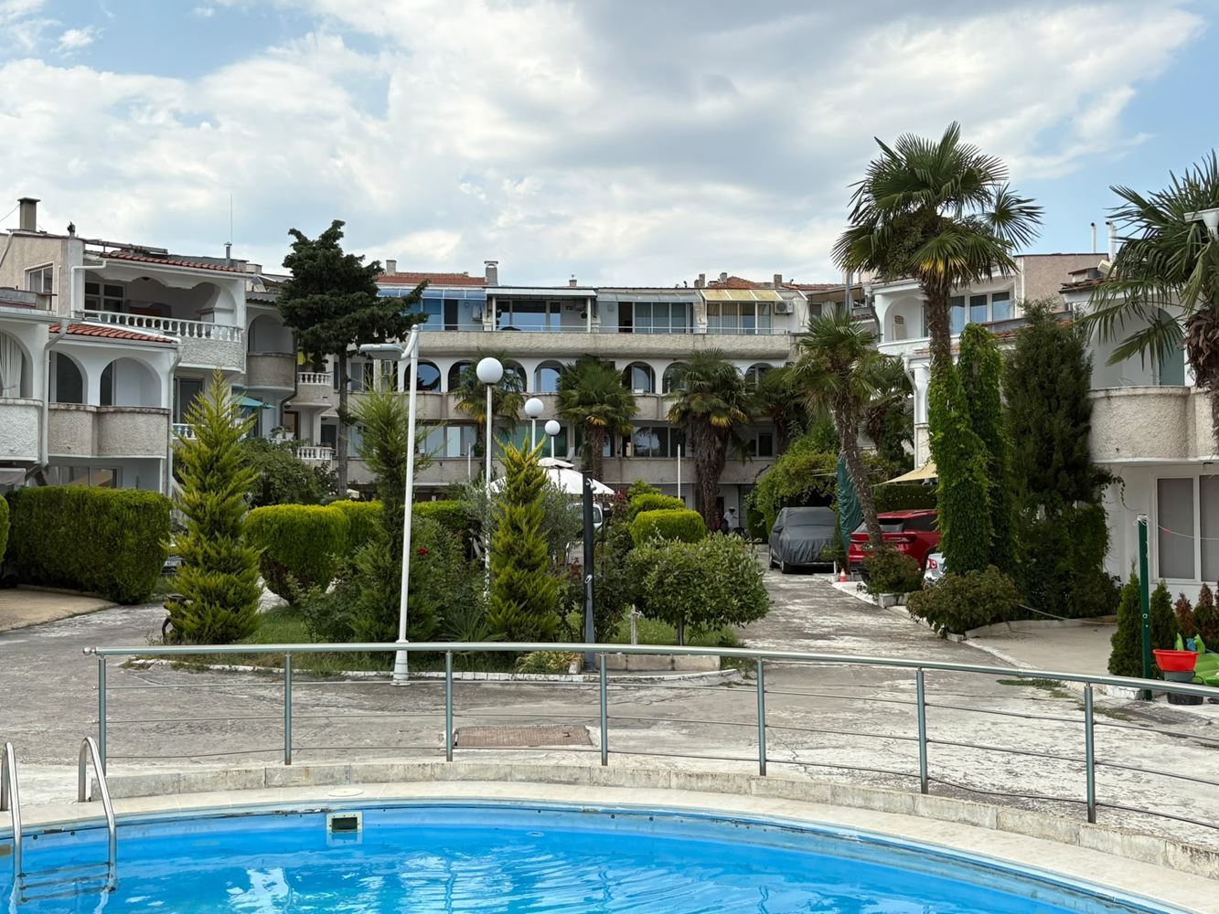 First-line sea property in Ravda – two-bedroom maisonette with sea view and private parking space