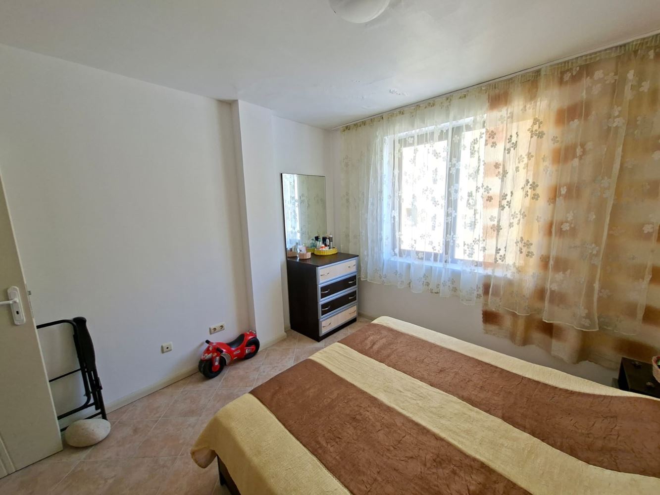 Spacious one-bedroom apartment in Sveti Vlas with no maintenance fee – excellent location, beautiful property by the sea