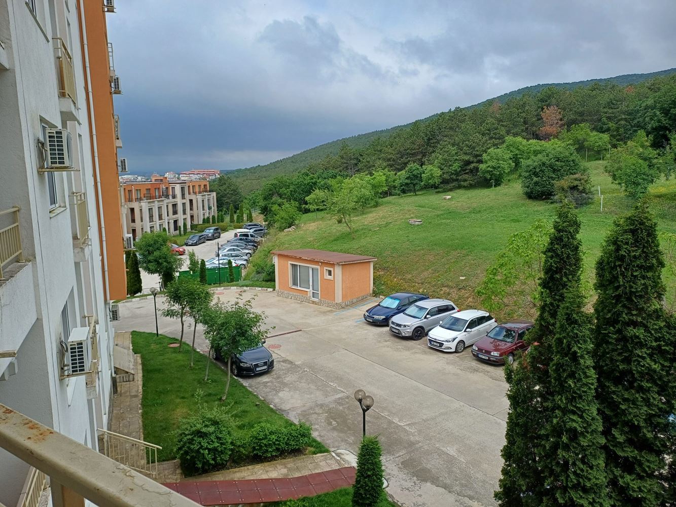 One-bedroom apartment in an elite complex in Sveti Vlas – impressive mountain views