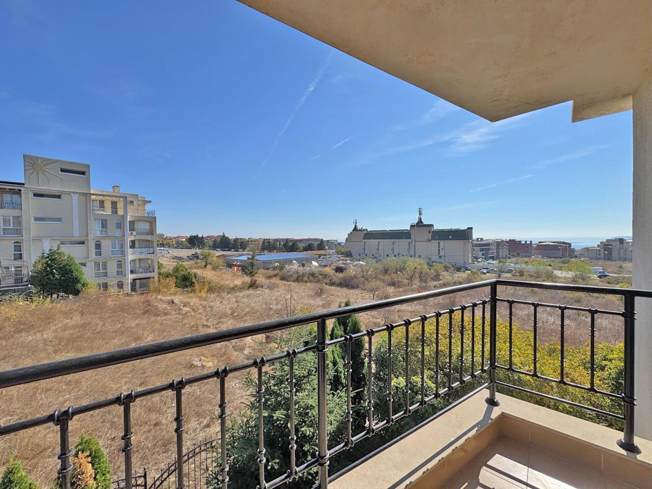 One-Bedroom Apartment with Sea View in Sveti Vlas – Luxury, Swimming Pools and SPA Facilities All Year Round