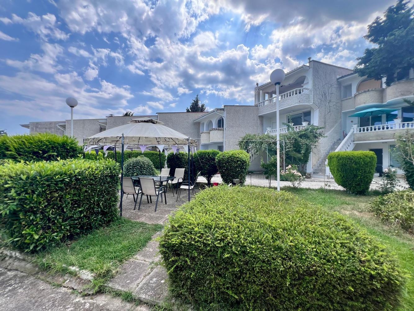 First-line sea property in Ravda – two-bedroom maisonette with sea view and private parking space