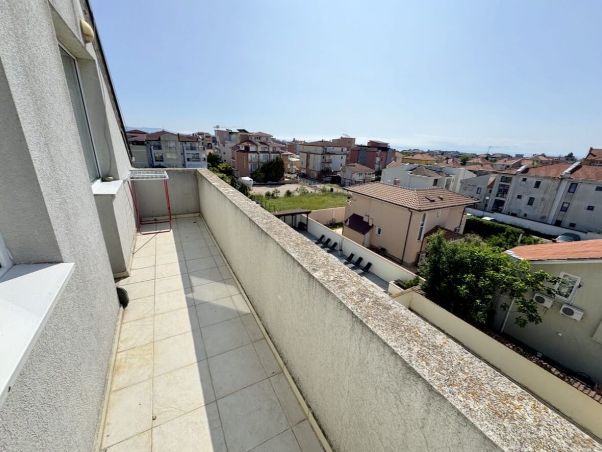 One-bedroom apartment in Ravda – fully furnished, in a residential building and 500 metres from the sea