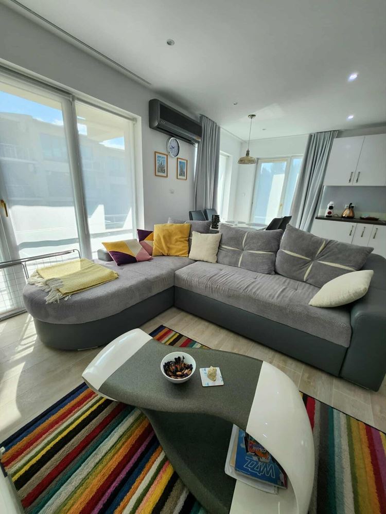 Two-bedroom apartment with pool view in Sveti Vlas – comfort, style and excellent location