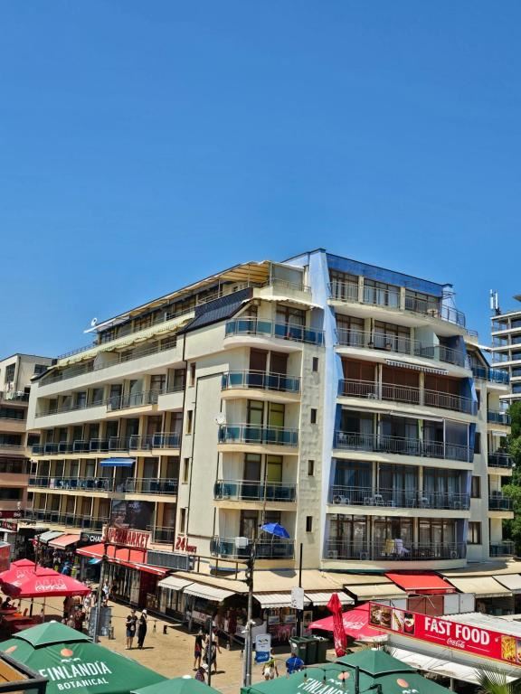 Exclusive first-line property in Sunny Beach – space, luxury, and an outstanding investment with sea panorama