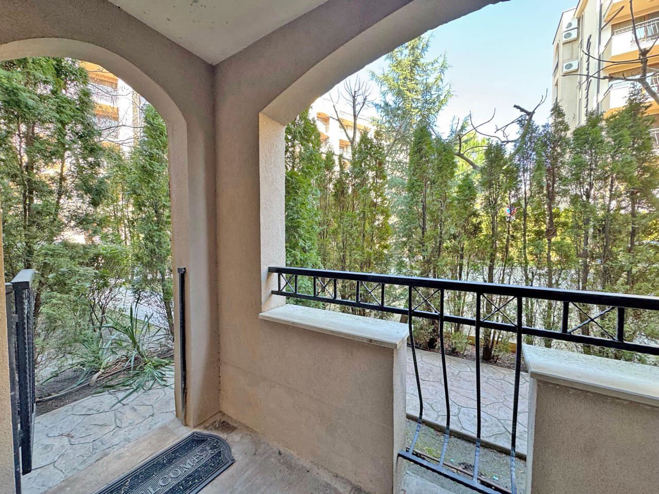 Perfect One-Bedroom Apartment with Direct Access to a Garden in a Luxury Complex with Excellent Amenities