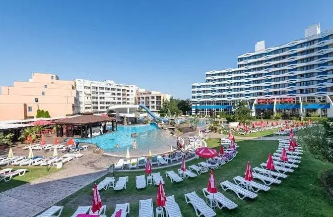 Investment with Potential: Spacious Studio with Year-Round Use in Sunny Beach