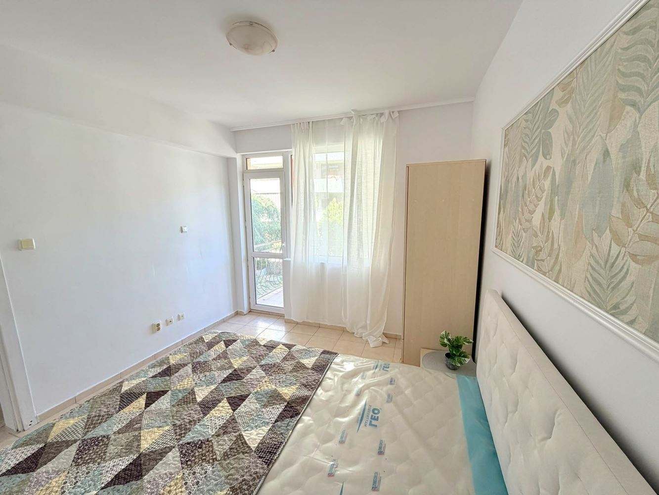 Three-room apartment with southern exposure and pool view in Sunny Beach