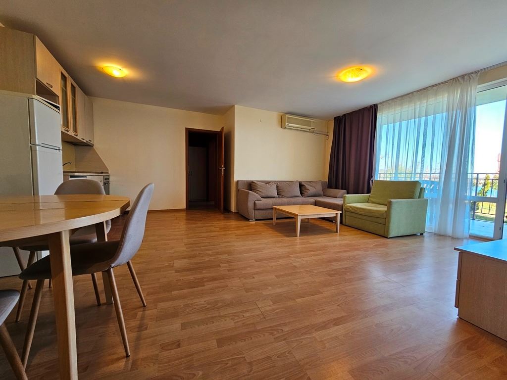 First line in Sveti Vlas – spacious apartment with two bedrooms and excellent infrastructure