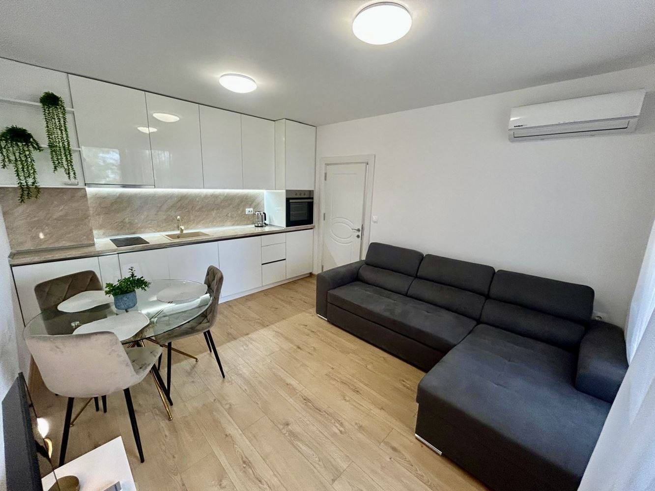 Two-Room Oasis in a New Luxury Complex in Sunny Beach – Pool View