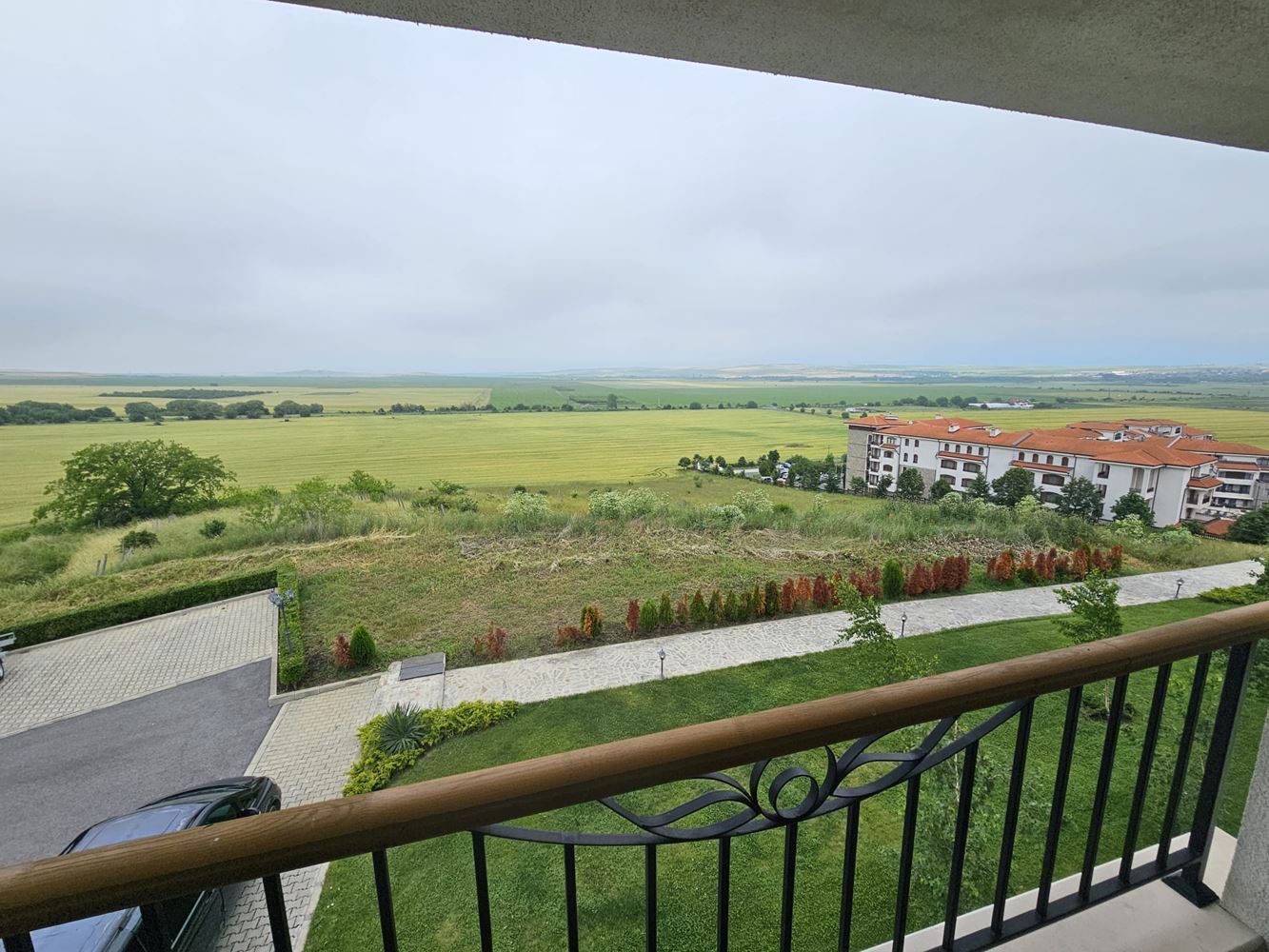 One-bedroom apartment with panoramic view in a peaceful complex near Aheloy
