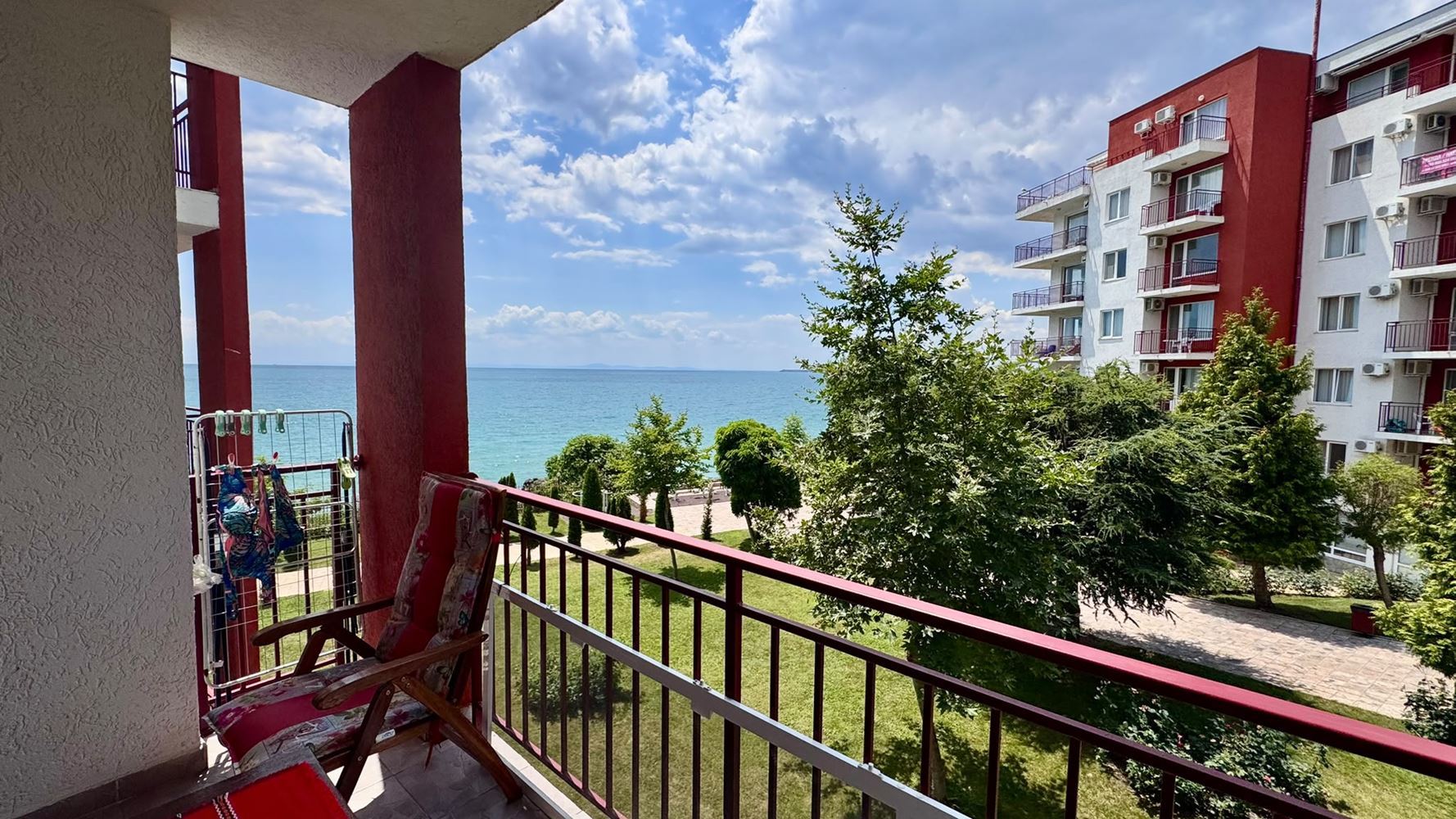 First Line in Sveti Vlas – Apartment with Sea View in a Complex with Its Own Infrastructure