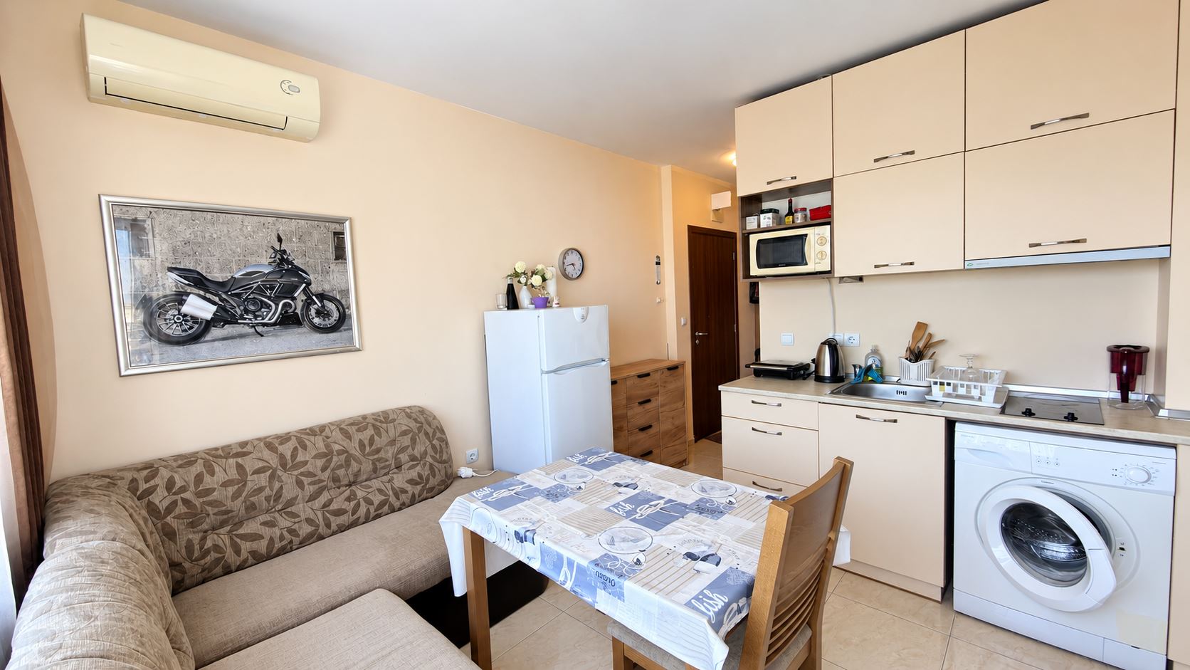 Cosy Small One-Bedroom Apartment in a Complex with a Swimming Pool and 24-Hour Security