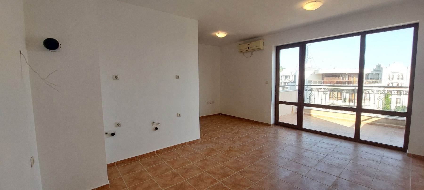 Bright Studio on the Top Floor in Sunny Beach – Freedom to Create Your Ideal Seaside Home