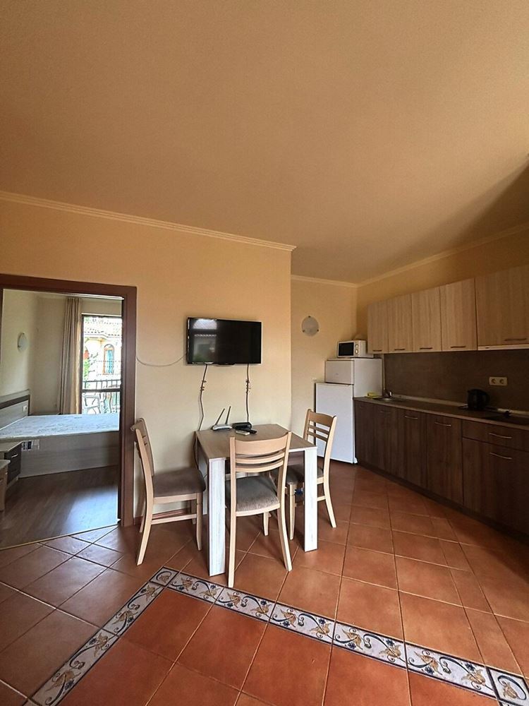 Bright One-Bedroom Apartment with a Large Terrace and Greenery Views in Elenite