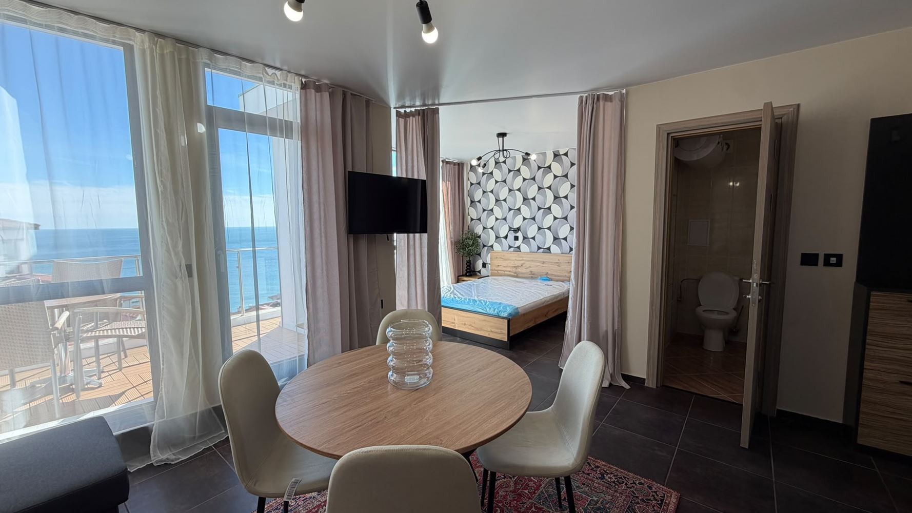 Studio with Panoramic Sea Views, Just 50 Metres from the Beach in Sveti Vlas