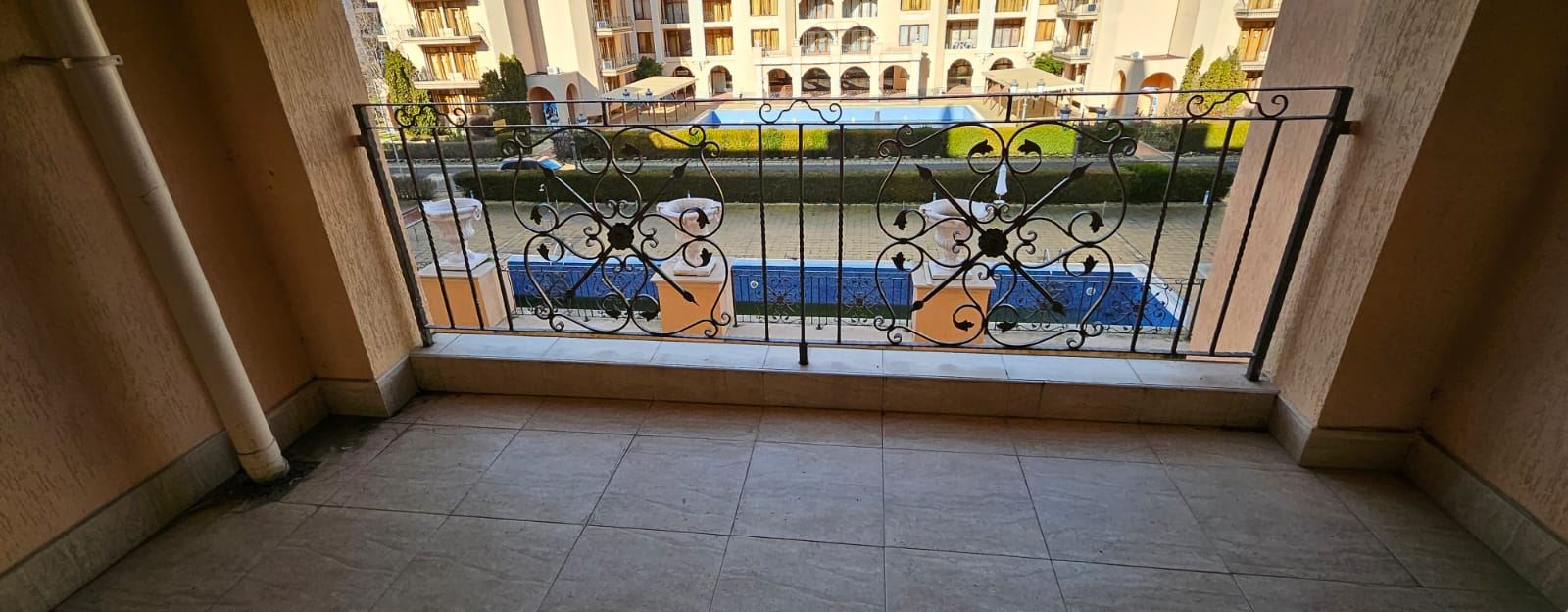 Spacious One-Bedroom Apartment with Pool View – Fully Furnished, with Act 16 and Ready to Move In