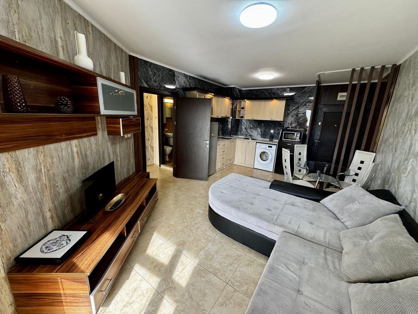 Spacious one-bedroom apartment with pool view in Nessebar