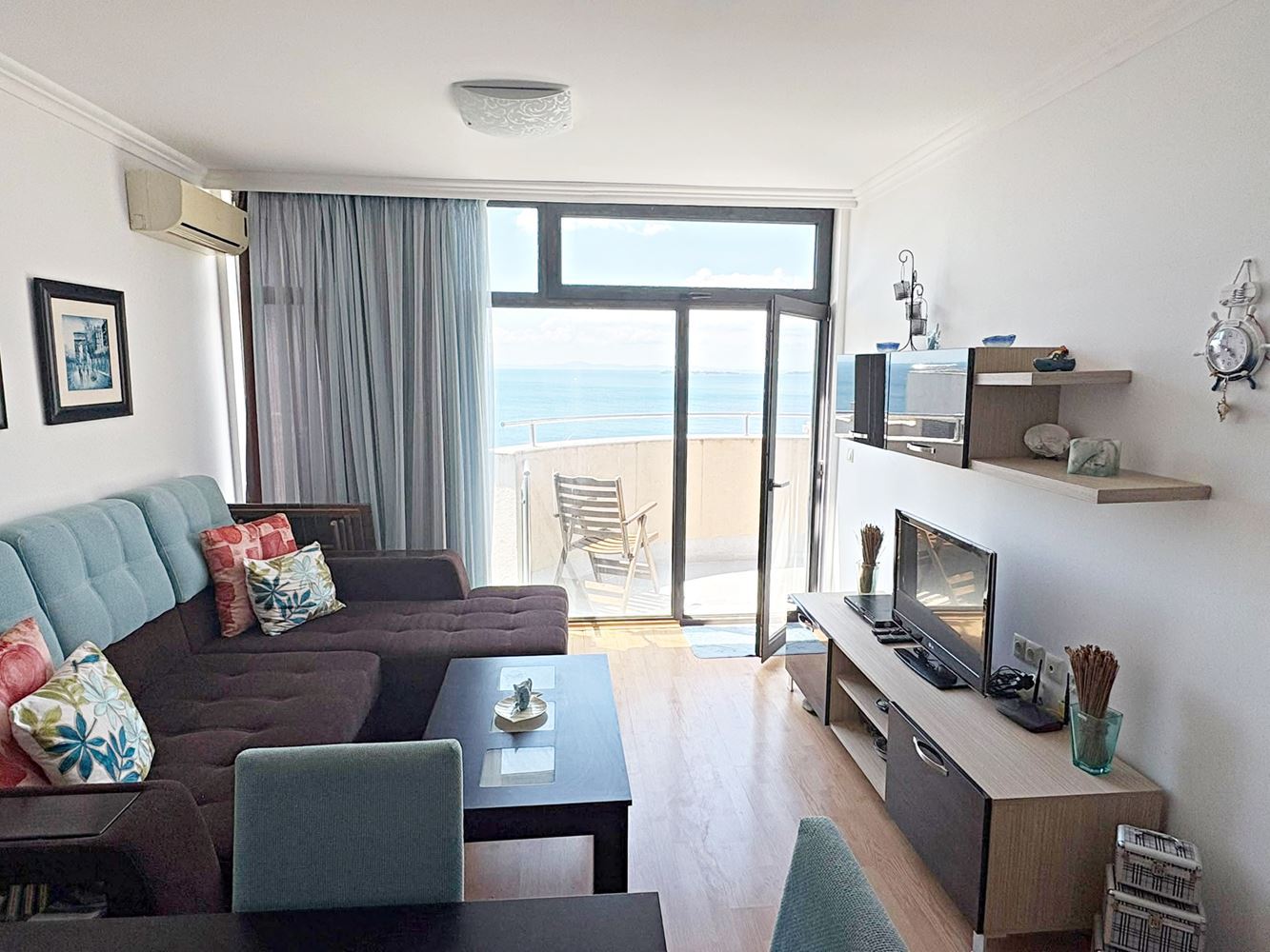 Luxury One-Bedroom Apartment with Panoramic Sea View on the First Line in Sveti Vlas