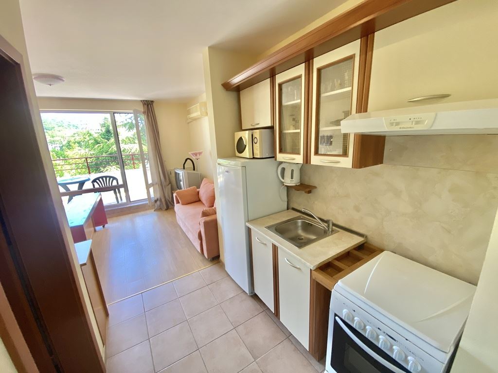 Studio on the first line in a complex in Elenite – sea, mountains, and holiday comfort in one