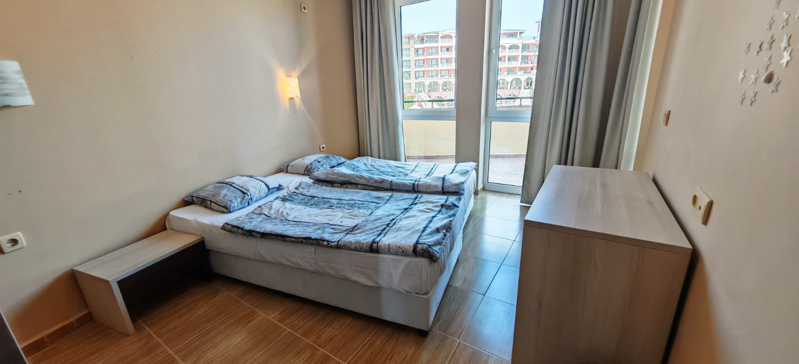 Three-room apartment 200 m from the sea in Sveti Vlas with two terraces and partial sea view