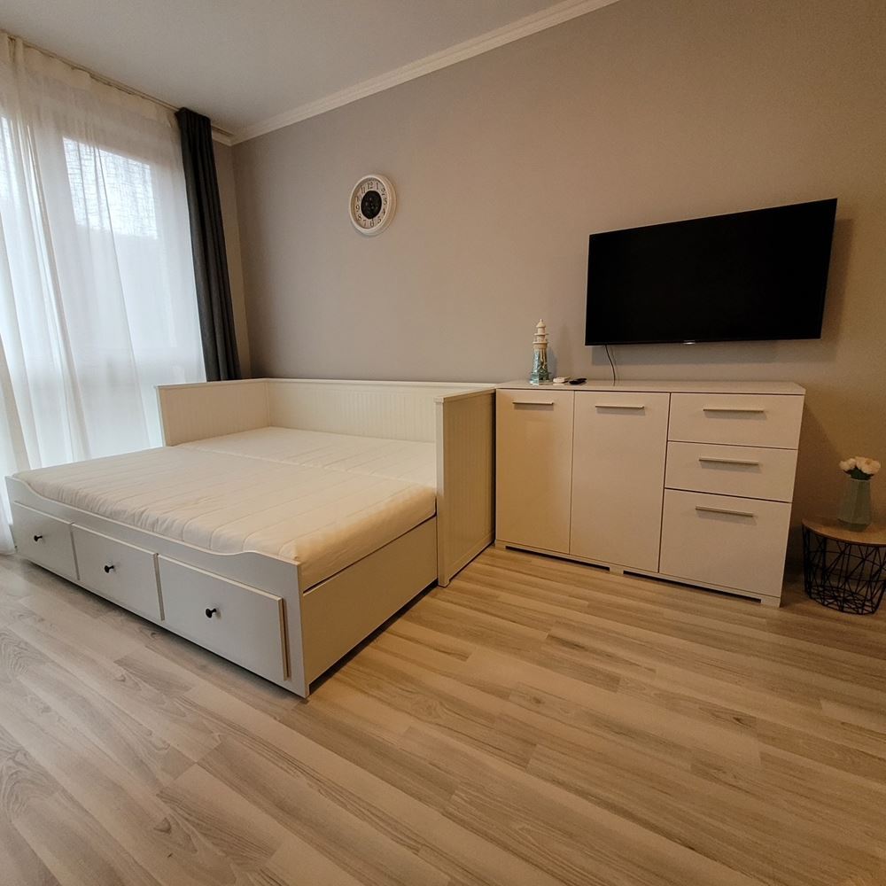 Cozy one-bedroom apartment with new furnishings in a gated complex near the sea in Elenite Resort