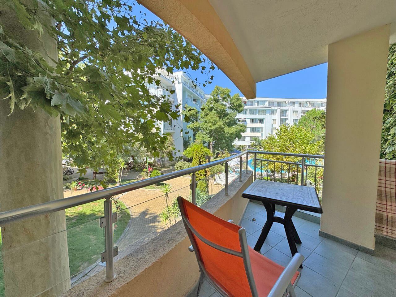 Two-room apartment with pool view, 100 m from the beach in Sunny Beach