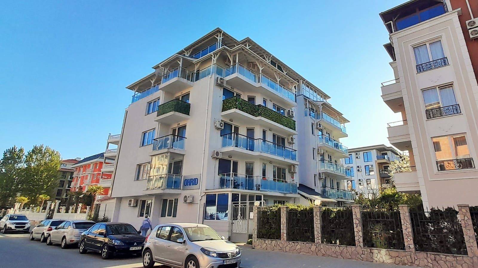 Spacious Studio with Enclosed Terrace and Additional Room – Quiet Location 500 m from the Beach