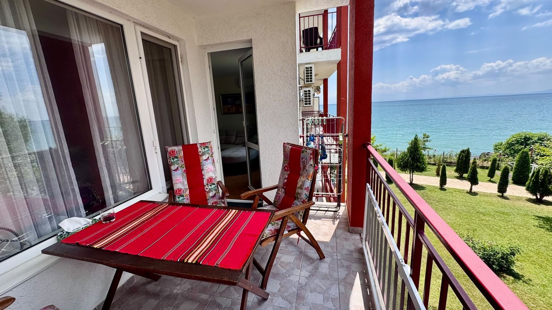 First Line in Sveti Vlas – Apartment with Sea View in a Complex with Its Own Infrastructure